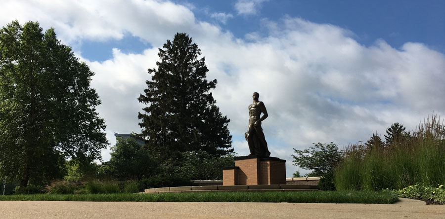 密歇根州立大学校园里的斯巴达雕像